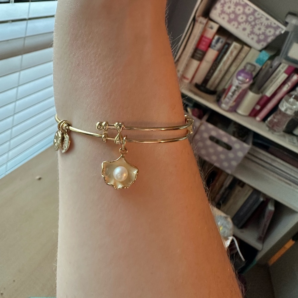 Bangle bracelet